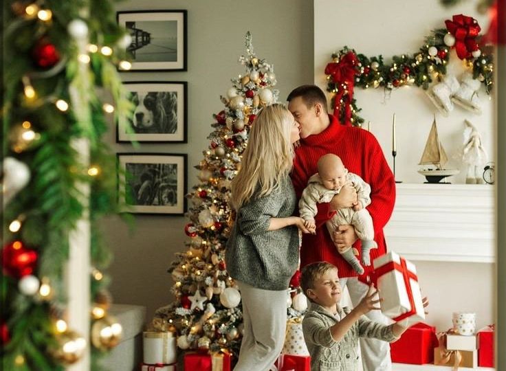 Christmas Photoshoot Ideas at Home