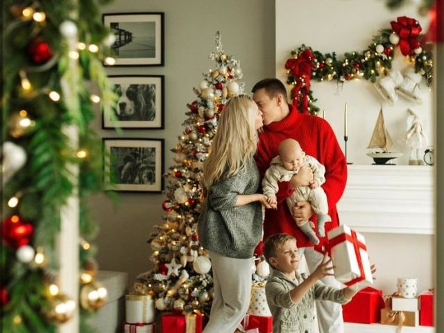 Christmas Photoshoot Ideas at Home