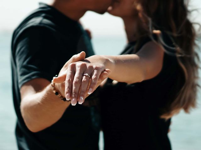What to Wear for Engagement Photos in Seattle