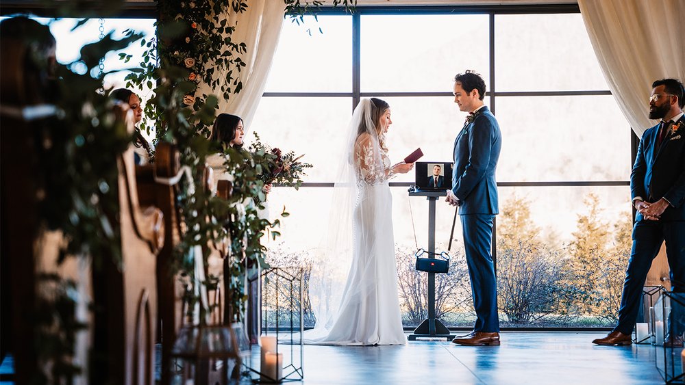 seattle-small-wedding-videography-capturing-intimate-moments-with-iconic-photography
