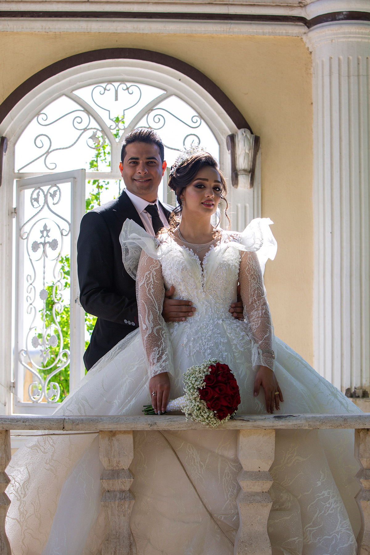 Wedding photo of a Persian couple with a professional pose.