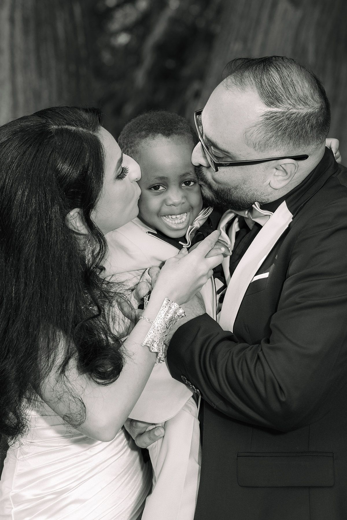 A balck and white family photo captured by Iconic Photography