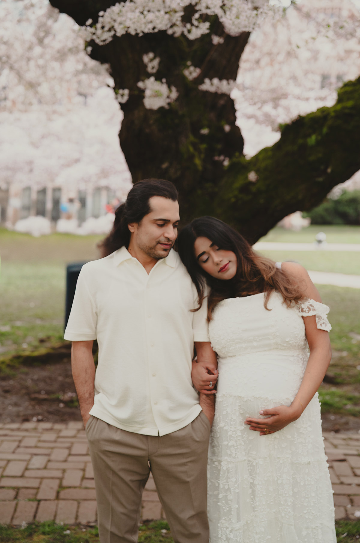 Lovestory photo of a couple holding each other