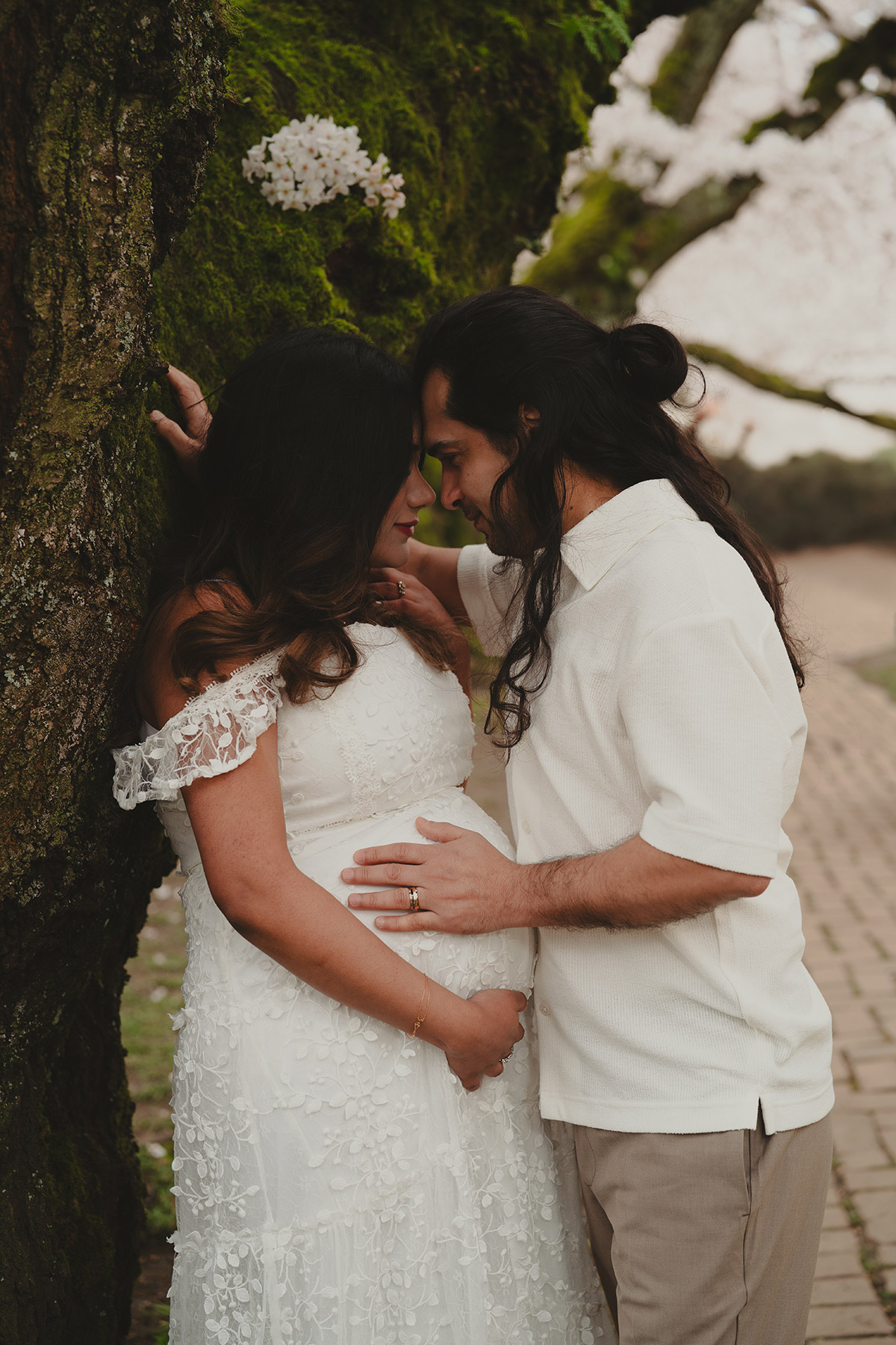 Lovestory photo of a couple with a tree in backdrop