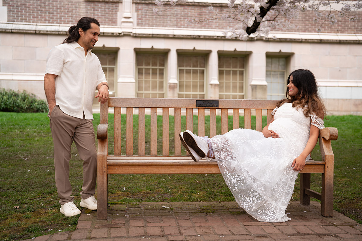 Lovestory photo of a couple with a bench