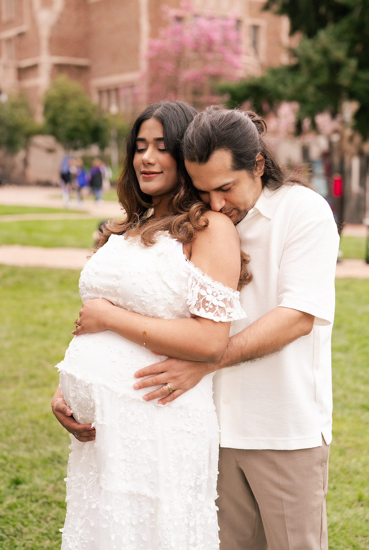 Lovestory photo of a couple in white