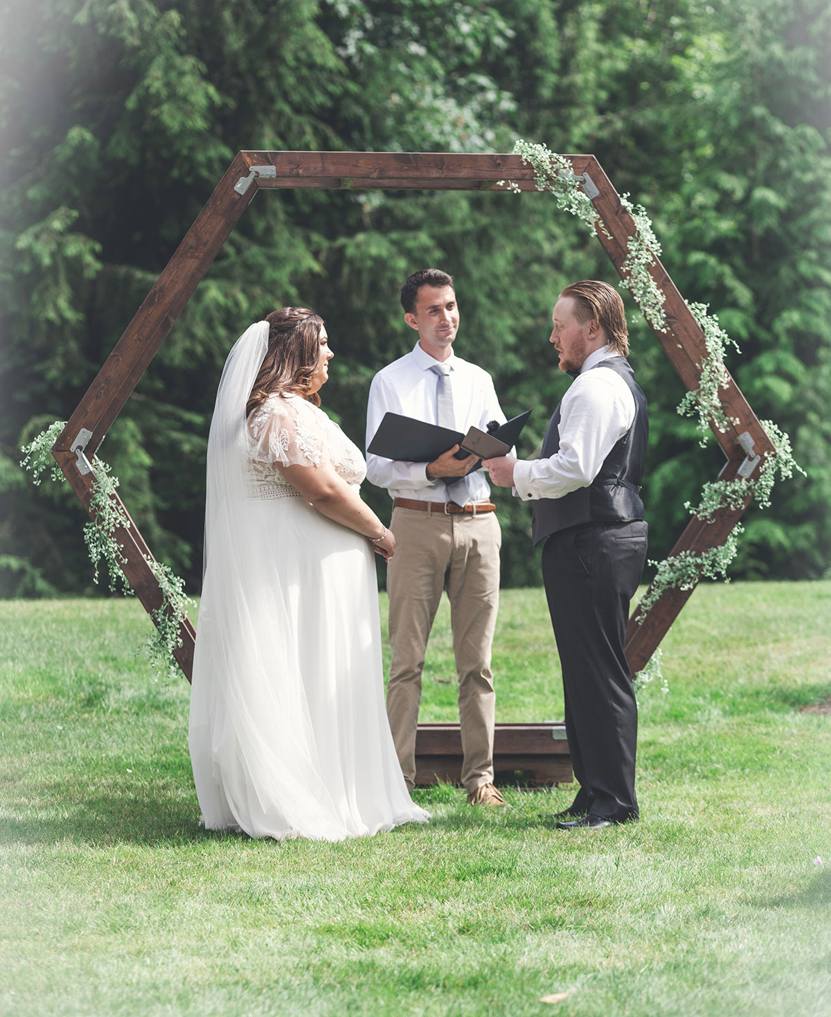 Wedding photo of a couple with a beautiful green backdrop